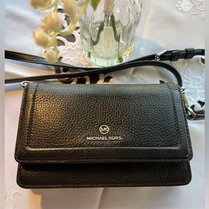 Michael Kors beautiful black leather small bag. With 9 cc holding. Spacey inside